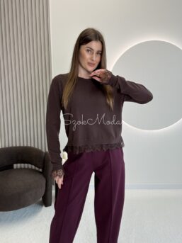 SWETER BASIC Z KORONKĄ CZEKOLADA
